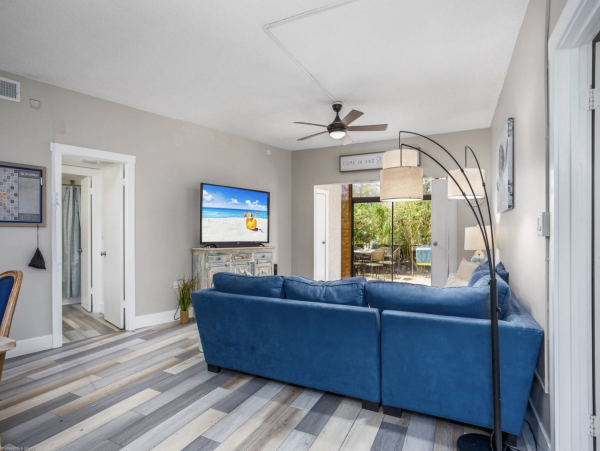 Beautiful Two Bedroom Vacation Rental Condo in Siesta Key